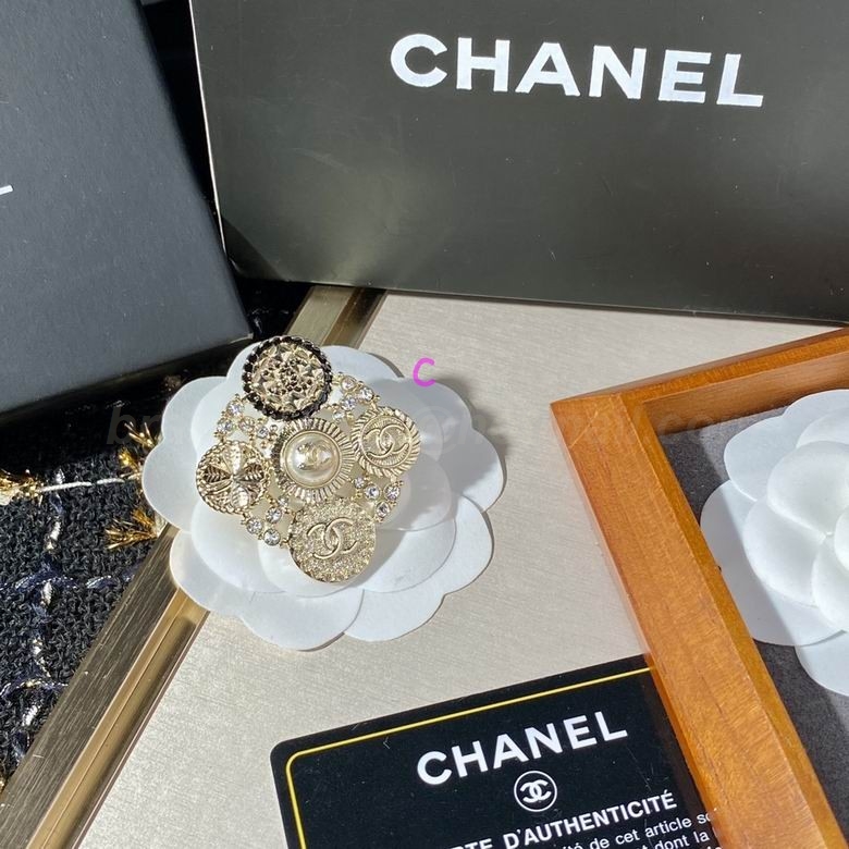 Chanel Brooch 475